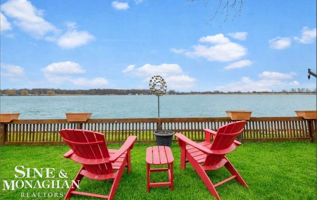 142 St Clair River Drive, Algonac, MI 48001