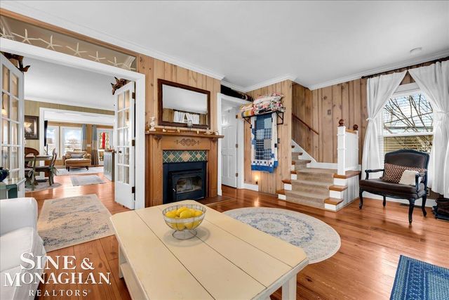 142 St Clair River Drive, Algonac, MI 48001
