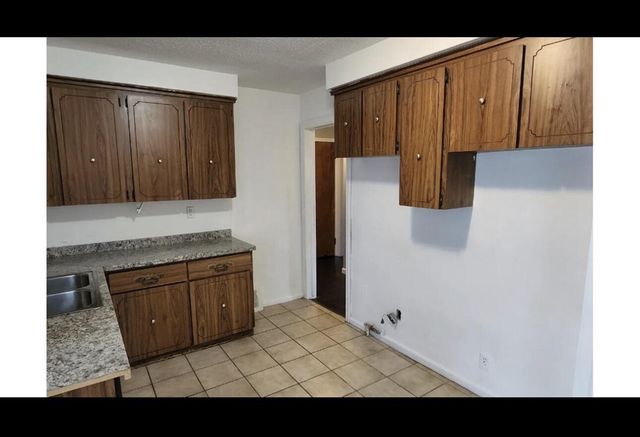 18111 Mitchell Street, Detroit, MI 48234