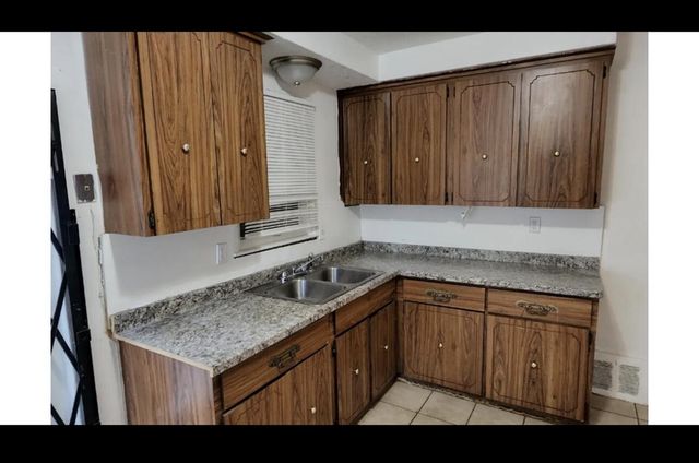 18111 Mitchell Street, Detroit, MI 48234