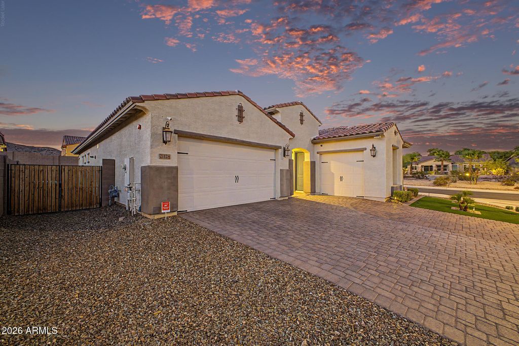 21128 W CAMBRIDGE Avenue, Buckeye, AZ 85396 — photo 2