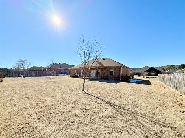 104 Angelfish Avenue, Russellville, AR 72802