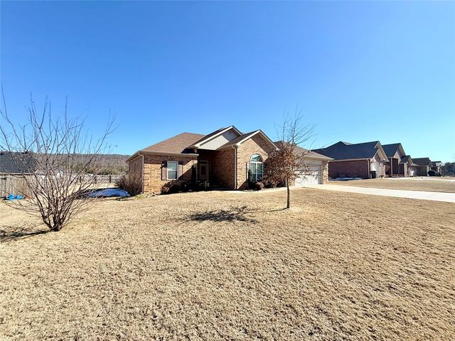 104 Angelfish Avenue, Russellville, AR 72802