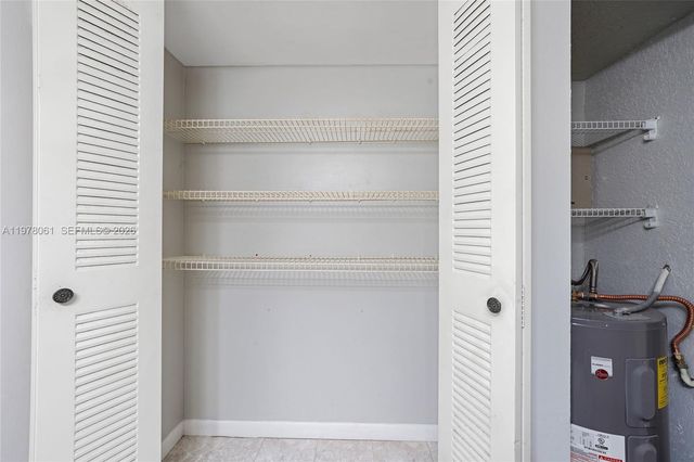 2871 N Oakland Forest Dr 210, Oakland Park, FL 33309