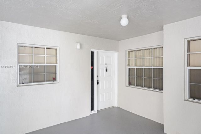 2871 N Oakland Forest Dr 210, Oakland Park, FL 33309