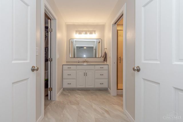 10035 Mallet Drive, Washington Twp, OH 45458