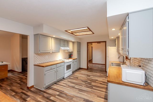 10035 Mallet Drive, Washington Twp, OH 45458