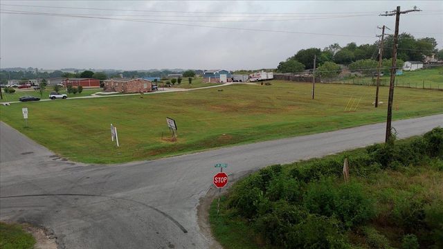 2 S Plum Creek RD, Kyle, TX 78640