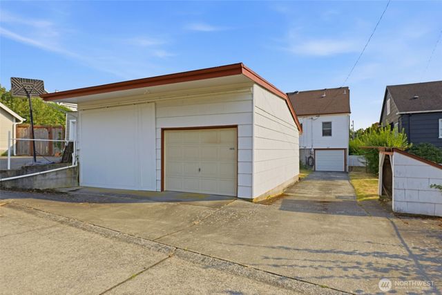 1015 N Sheridan Avenue, Tacoma, WA 98403