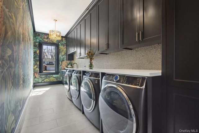 24 Landview Drive, Dix Hills, NY 11746