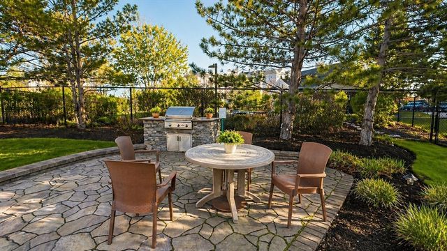 10 Seaport Dr 2217, Quincy, MA 02171