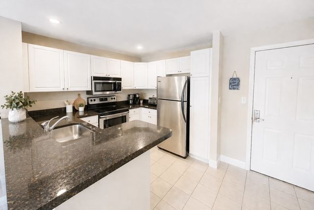 10 Seaport Dr 2217, Quincy, MA 02171