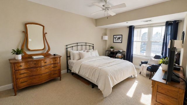 10 Seaport Dr 2217, Quincy, MA 02171