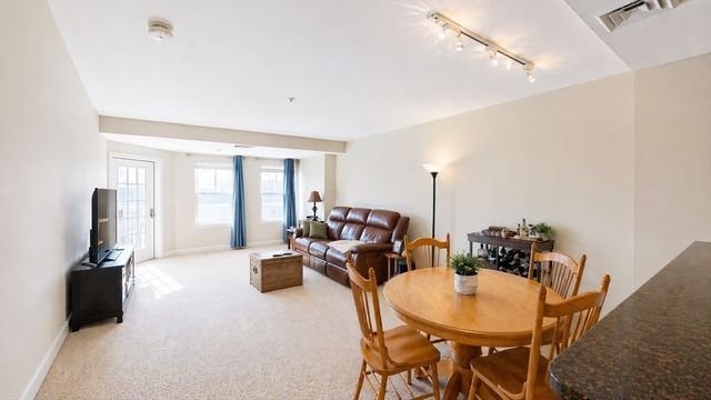 10 Seaport Dr 2217, Quincy, MA 02171