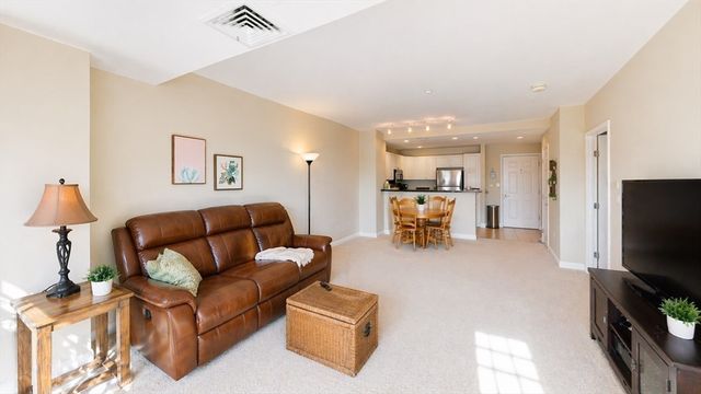 10 Seaport Dr 2217, Quincy, MA 02171