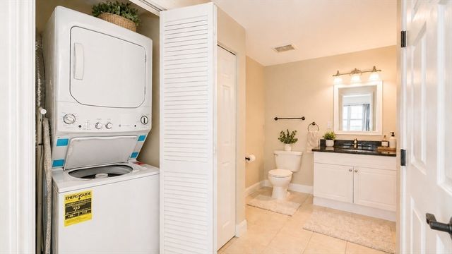 10 Seaport Dr 2217, Quincy, MA 02171