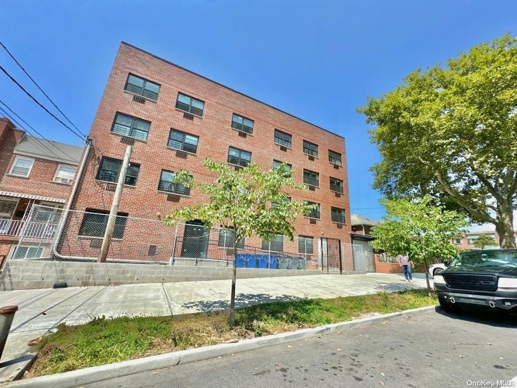 3573 Laconia Avenue, Bronx, NY 10469
