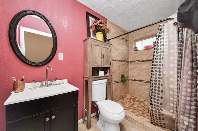 1040 County Road 5007, Cleveland, TX 77327