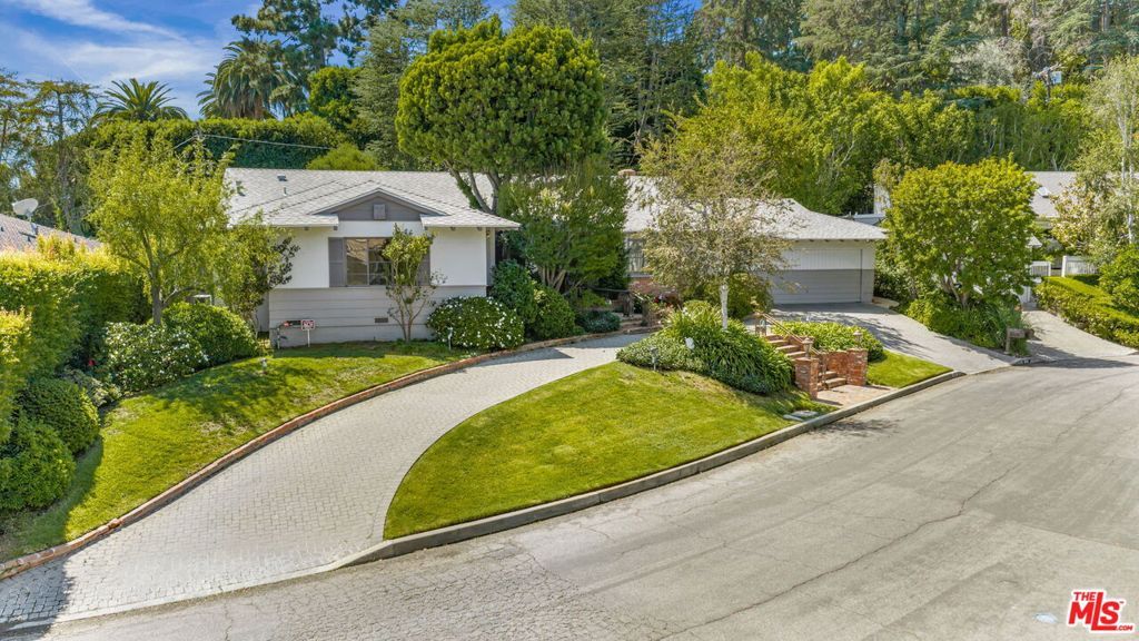676 Elkins Road, Los Angeles, CA 90049 — exterior