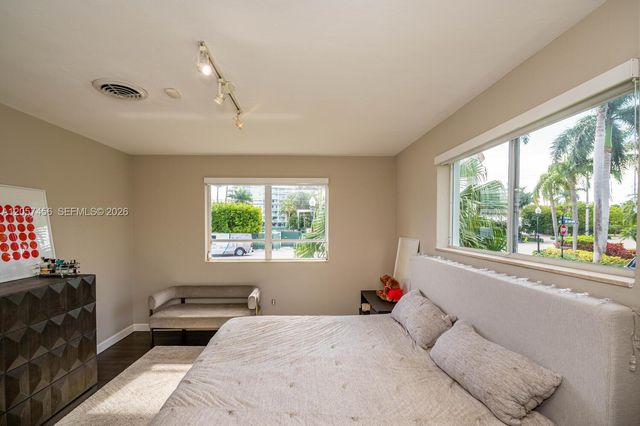 9520 E Broadview Drive, Bay Harbor Islands, FL 33154