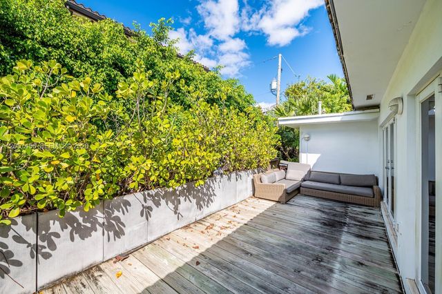 9520 E Broadview Drive, Bay Harbor Islands, FL 33154