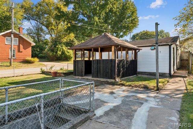 190 N New Florissant Road, Florissant, MO 63031