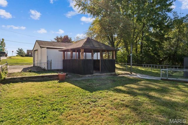 190 N New Florissant Road, Florissant, MO 63031