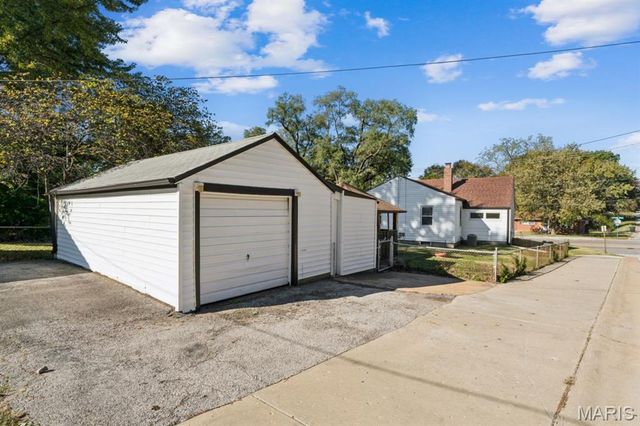 190 N New Florissant Road, Florissant, MO 63031