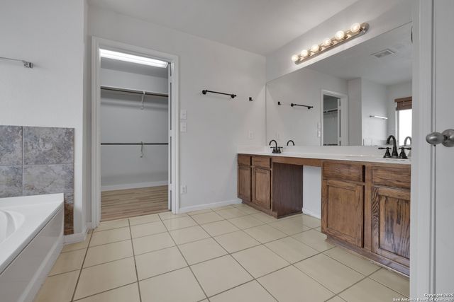 136 Brook Shire, Cibolo, TX 78108