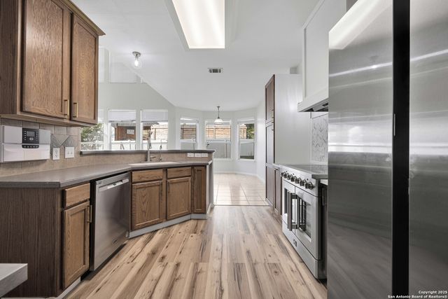 136 Brook Shire, Cibolo, TX 78108