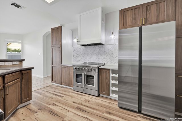 136 Brook Shire, Cibolo, TX 78108