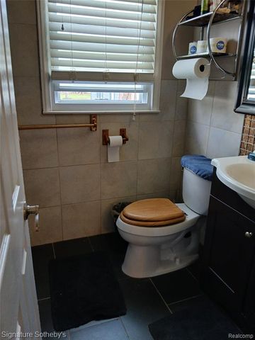 24670 Gardner Street, Oak Park, MI 48237