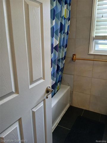 24670 Gardner Street, Oak Park, MI 48237