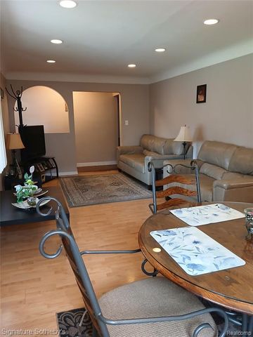 24670 Gardner Street, Oak Park, MI 48237