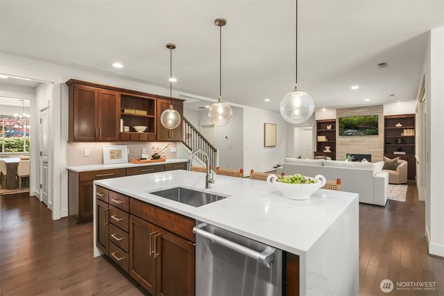 12512 NE 73rd Street, Kirkland, WA 98033