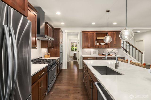 12512 NE 73rd Street, Kirkland, WA 98033