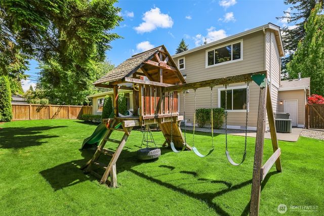 12512 NE 73rd Street, Kirkland, WA 98033