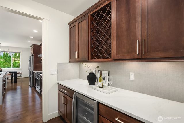 12512 NE 73rd Street, Kirkland, WA 98033
