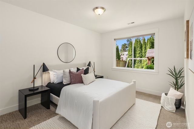 12512 NE 73rd Street, Kirkland, WA 98033