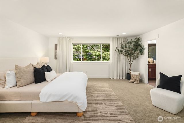 12512 NE 73rd Street, Kirkland, WA 98033