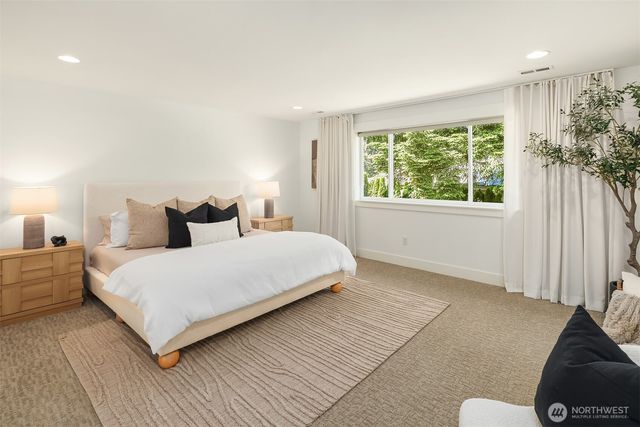 12512 NE 73rd Street, Kirkland, WA 98033