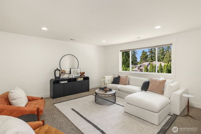 12512 NE 73rd Street, Kirkland, WA 98033