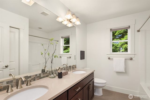 12512 NE 73rd Street, Kirkland, WA 98033
