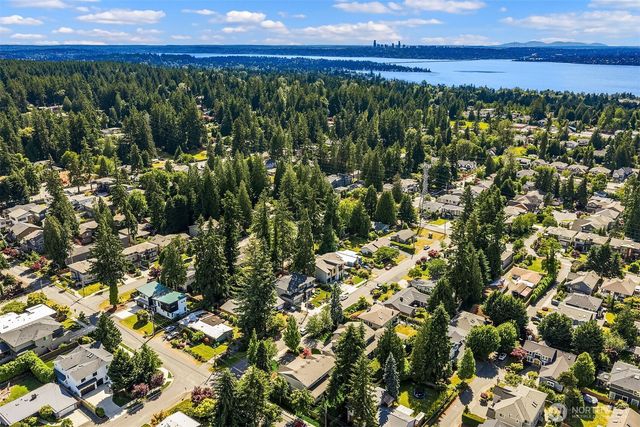 12512 NE 73rd Street, Kirkland, WA 98033