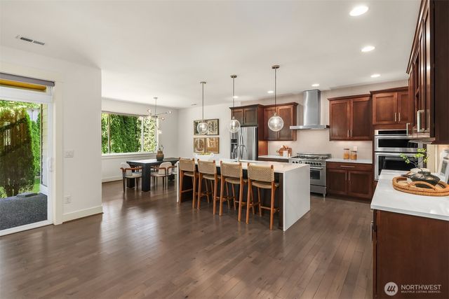 12512 NE 73rd Street, Kirkland, WA 98033