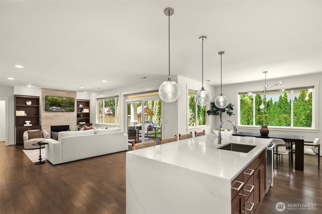 12512 NE 73rd Street, Kirkland, WA 98033