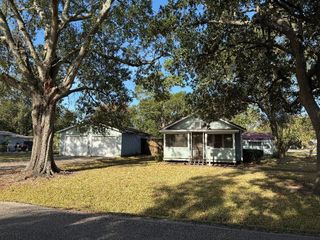 2602 15th Street, Port Neches, TX 77651