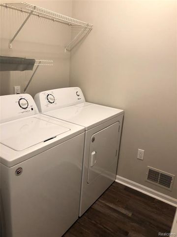 17501 Gateway Circle, Southfield, MI 48075