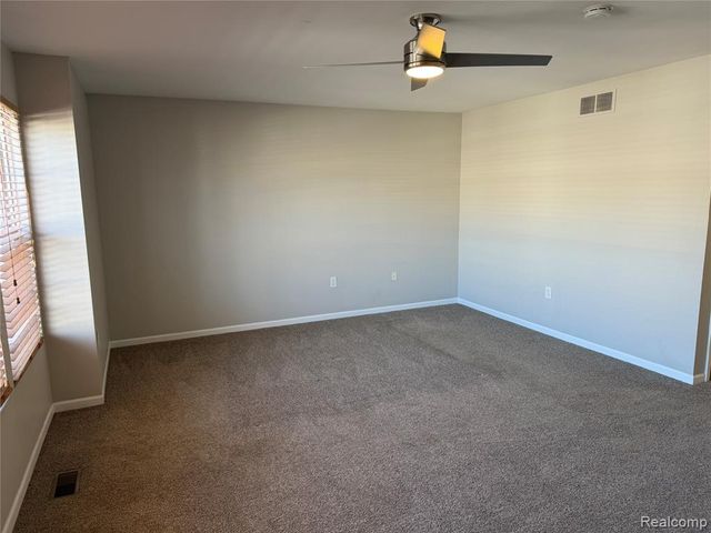 17501 Gateway Circle, Southfield, MI 48075