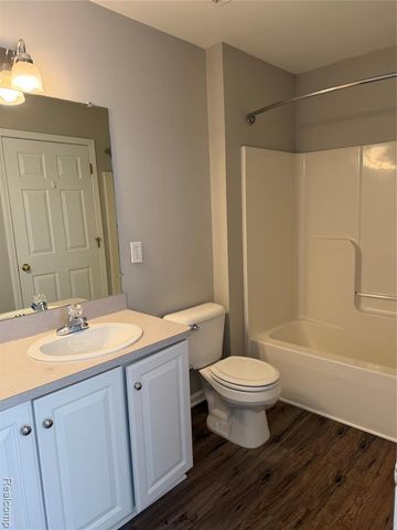 17501 Gateway Circle, Southfield, MI 48075